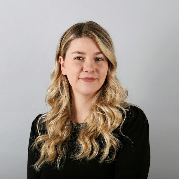 Lauren Hayes — Wellness Editor